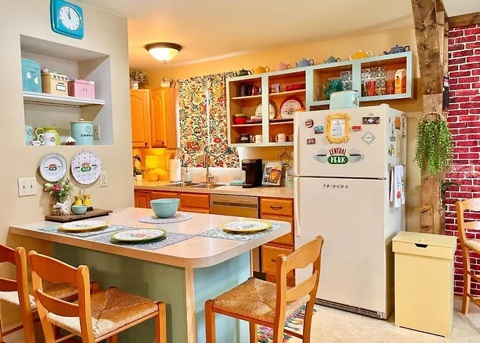 Fun Escape Friends Perk - Starved Rock Apartment Ottawa