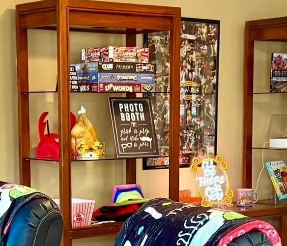Fun Escape Friends Perk - Starved Rock Apartment Ottawa